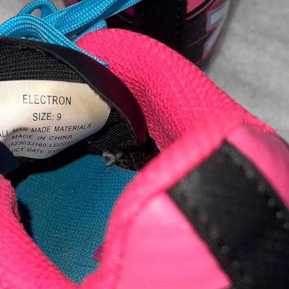 Kids Black and Pink soccer cleats toddler size 9 - Picture 6 of 6